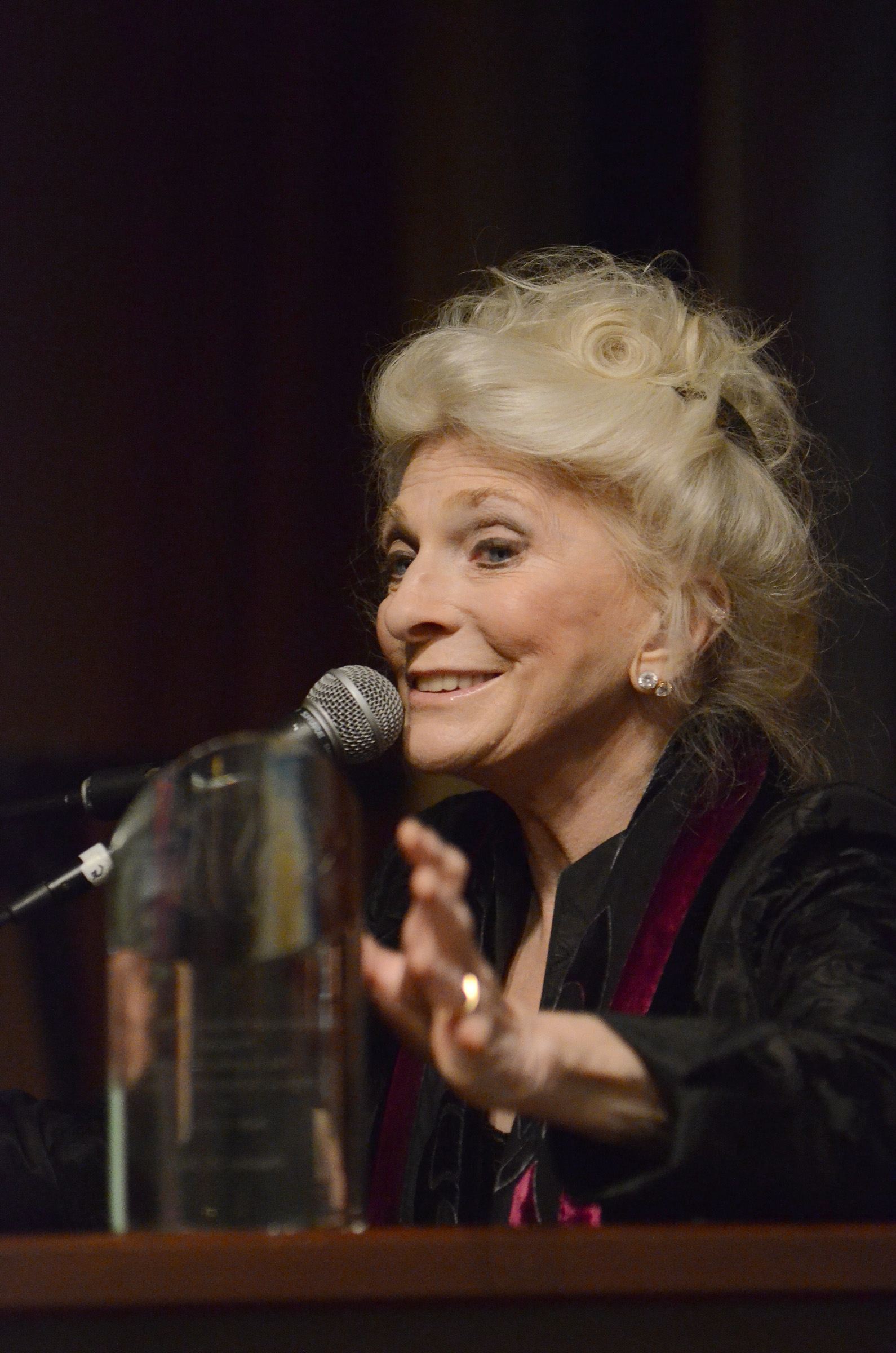 Judy Collins Receives Life Time Achievement Award in NYC Irish Writers Gala –  Pete Seeger, Tom Paxton and Malachy McCourt Also Attend Ceremony