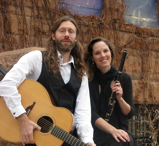 Folk Ragoût with Lights Along the Shore in Concert